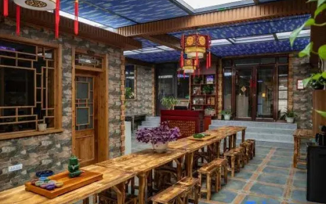 Guanglu Island Yun Yiju Chinese Inn