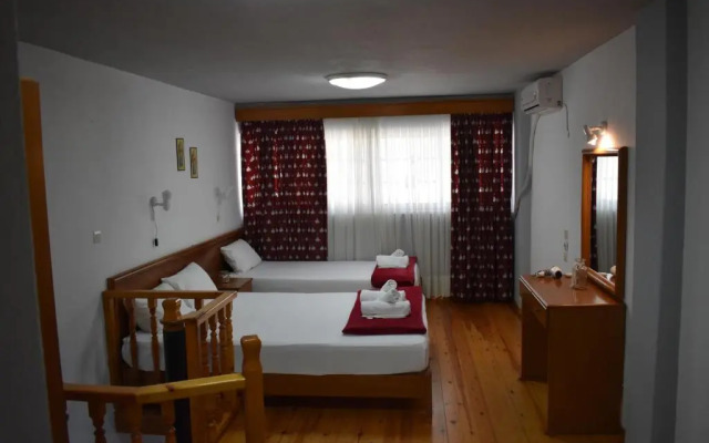 Galanis Studios and Apartments