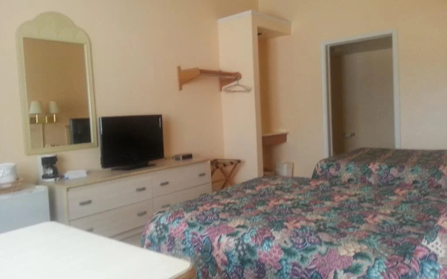 Lowes Wharf Marina Inn