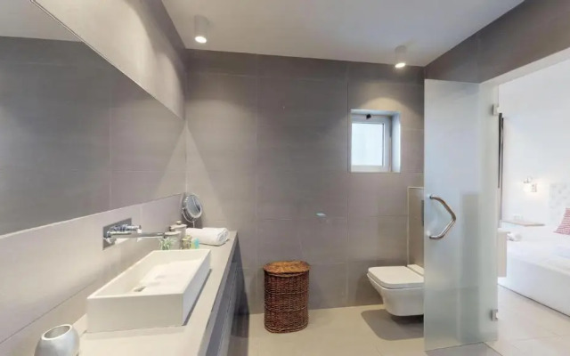 Relaxing 3BR in Ben yehuda 66 by HolyGuest