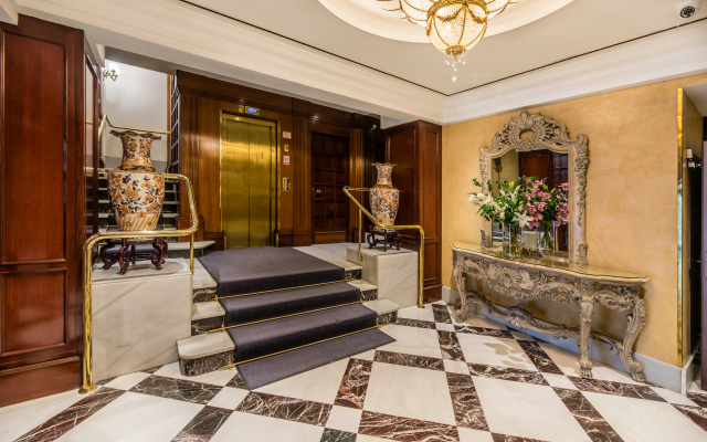 Отель Sercotel Gran Hotel Conde Duque