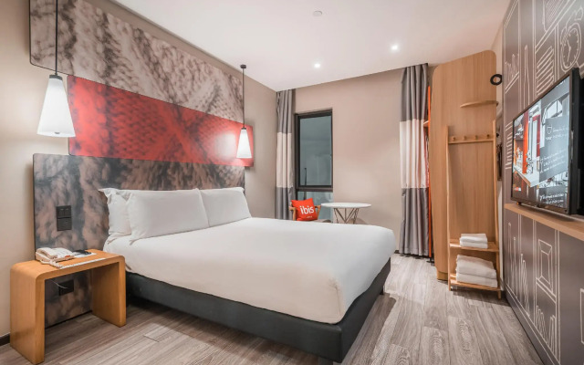 Ibis Hotel (Shanghai New Hongqiao Branch)