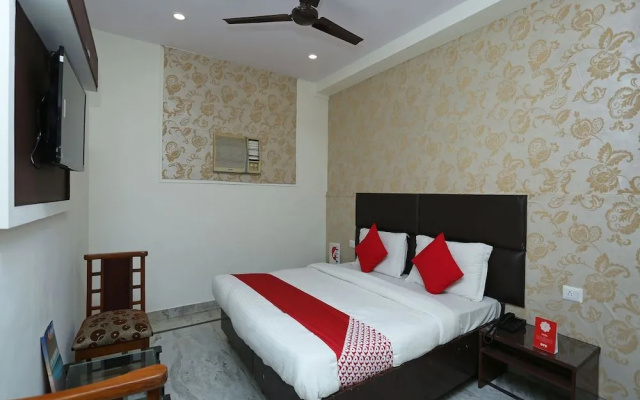 OYO 14674 Hotel Raj Mahal Inn