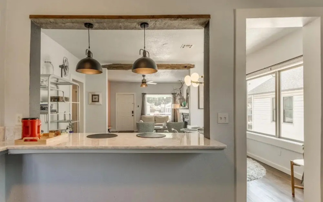 2BR Stylish Retreat in Midtown