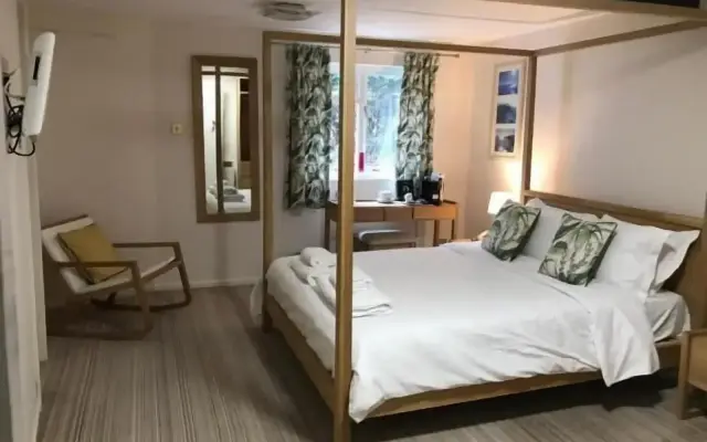 Mariners Hotel