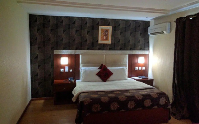 Marco Polo Hotel & Suites