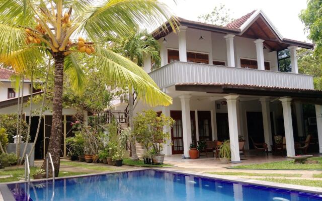 Отель Surf Villa Шри-Ланка, Хиккадува - отзывы, цены и фото номеров - забронировать отель Surf Villa онлайн вид на фасад