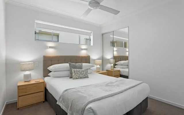 Chic 2-bed Apartment & 5 Minutes Walk to Qpac