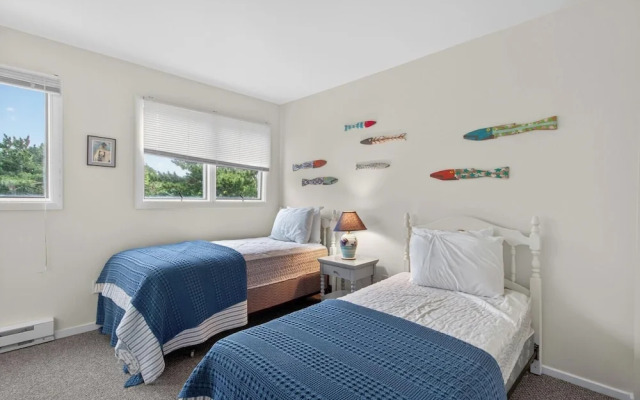 Mariners Court 206