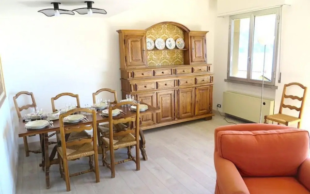 Selva 1 Lake View Apartment in Ghiffa With Pool