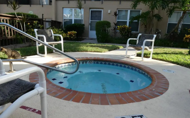 Beachside Bungalow: Surfside I #104