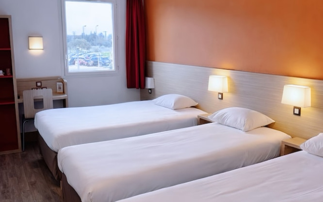 Hotel HubOne3 Istres
