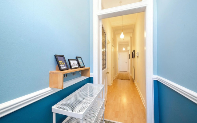 Elegant 2-Bed Flat with Edinburgh Charm