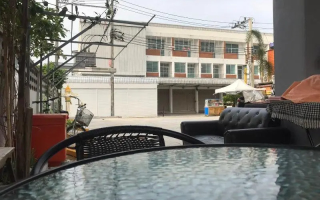 Oyo 127 D Well Residence Hotel