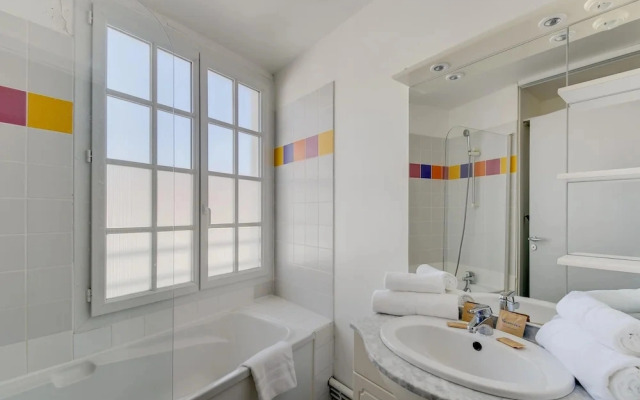 Seafront Studio Stay in Loire