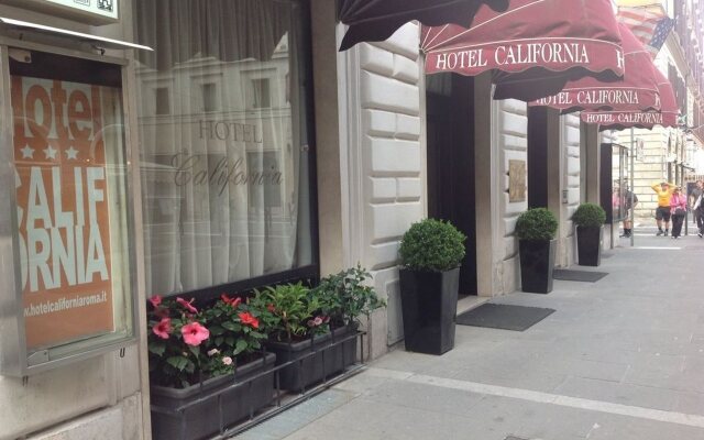 California Hotel вид на фасад