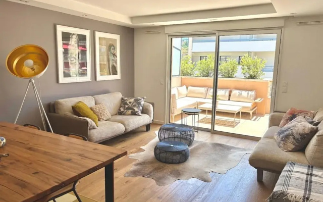 3 Bed Penthouse With Terrace Close to Beach- 2200