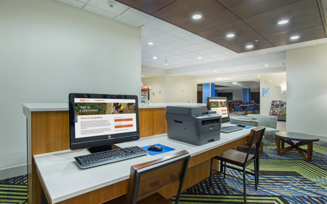 Holiday Inn Express & Suites Lebanon-Nashville Area by IHG