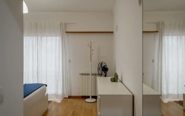 Carcavelos Bright Modern Apartment by Homing
