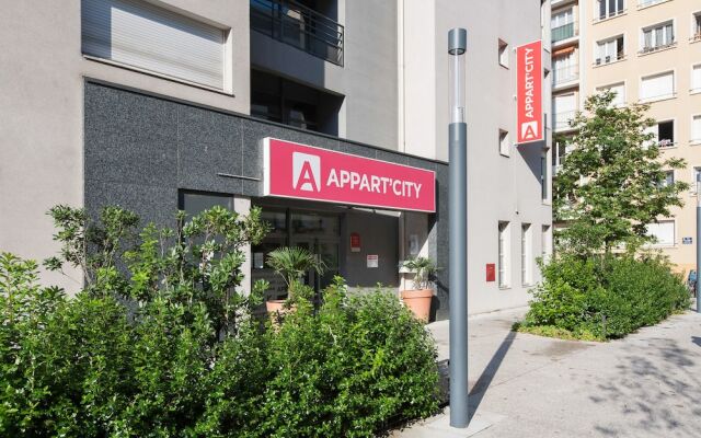 Отель Appart'City Lyon Villeurbanne вид на фасад