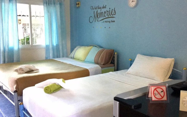 Апартаменты Aromdee Apartment