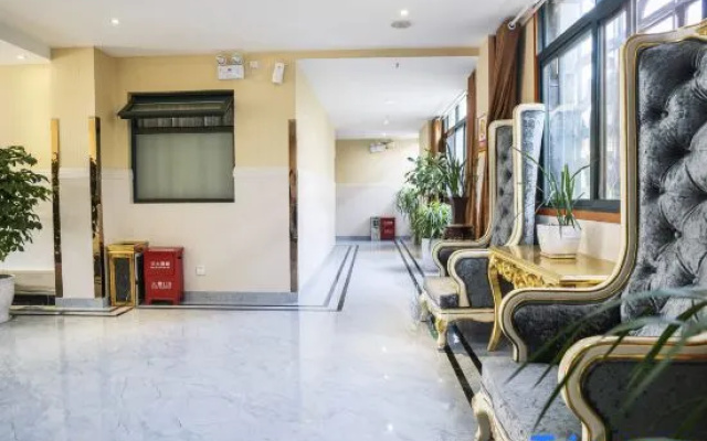 Yi Long Hua Chen Impress Business Hotel