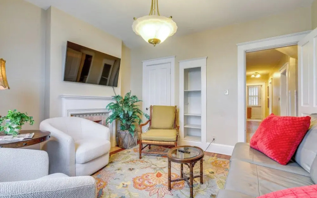 Walk to Garden & Restaurants: Zanesville Apartment