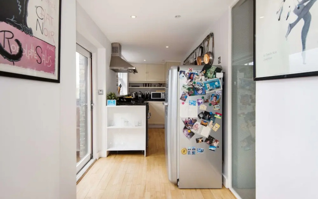 Bright Cromwell Road Loft - JSD