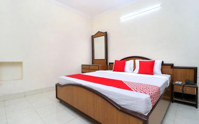 Oyo 24326 Ab Hotel