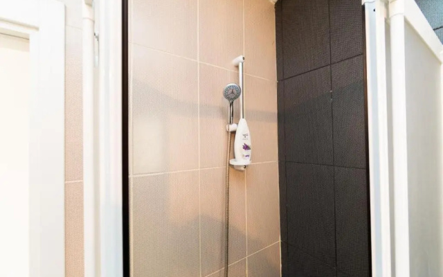 Spacious Three-Bedroom Apartment with Sea View A4