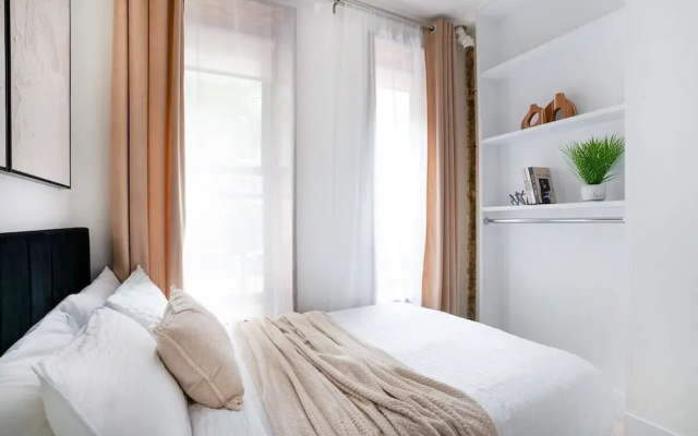 48 Midtown West Apt
