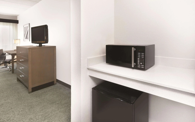 La Quinta Inn & Suites by Wyndham Philadelphia Airport