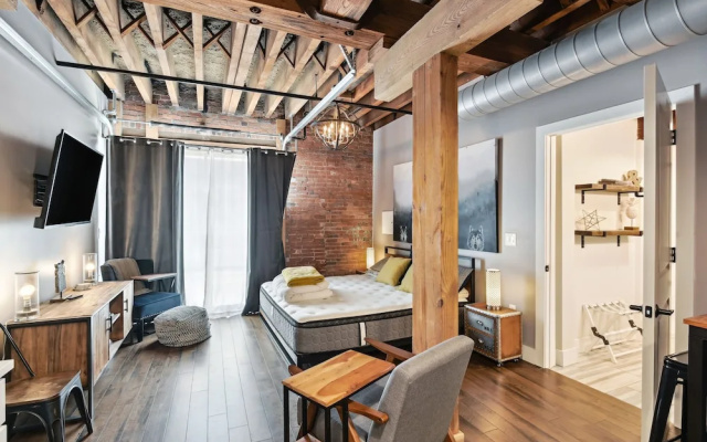 Studio w/ Pool Access: 2 Mi to Downtown Nashville!
