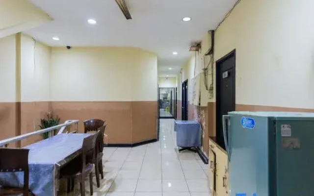 RedDoorz @ Sparkling Hotel near Stasiun Gubeng Surabaya