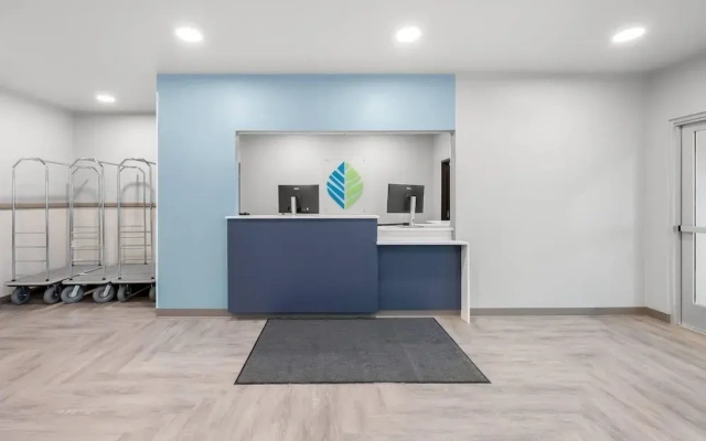 WoodSpring Suites Medford near I-5