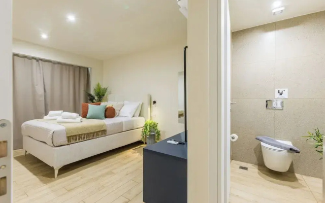 Raise Thiseio Stylish Living