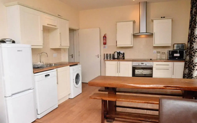 Trade Digs Stroud - 1 and 2 bedrooms available