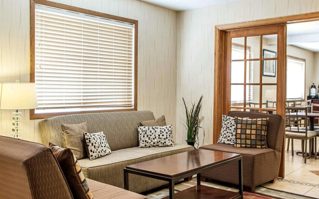 Quality Inn & Suites Davenport near I-80