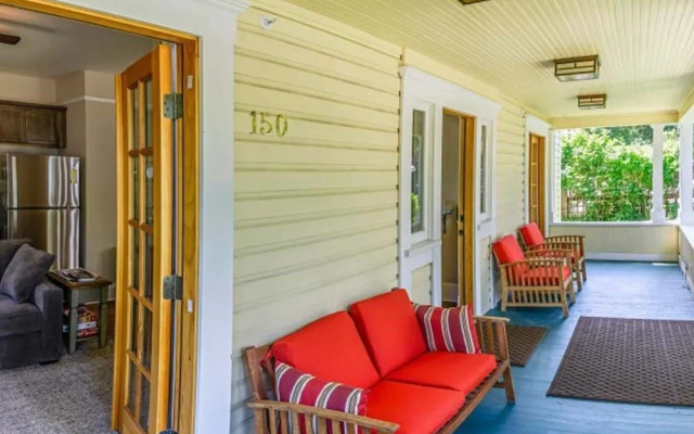 Pioneer House - South Suite