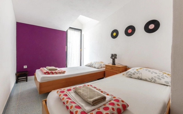 Amazing Home in Sevid With Wifi and 9 Bedrooms