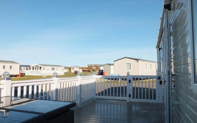 Beachside Lighthouse 14