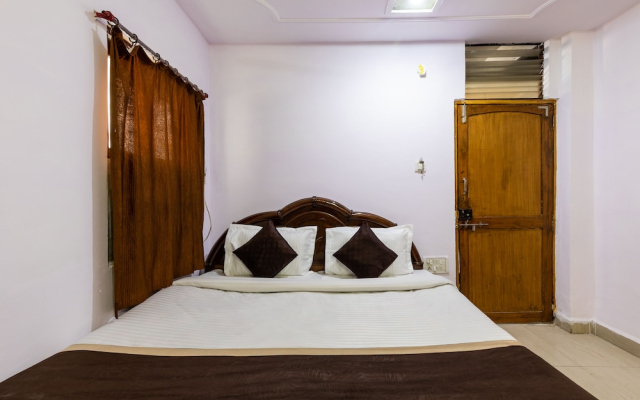 SPOT ON 37708 Hotel Royal Star