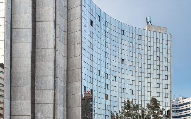 Отель Holiday Inn Lisbon Continental вид на фасад