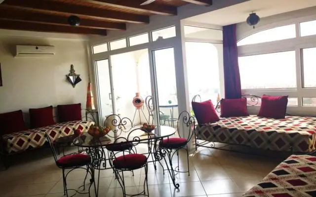 Luxury and Charm Apartment
