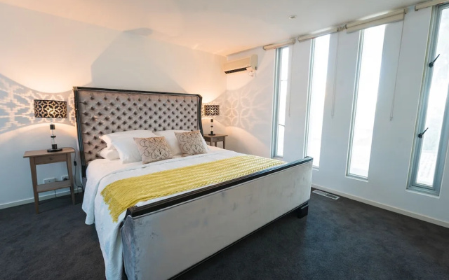 By Concierge - 'Daphne' DESIGNER Abode
