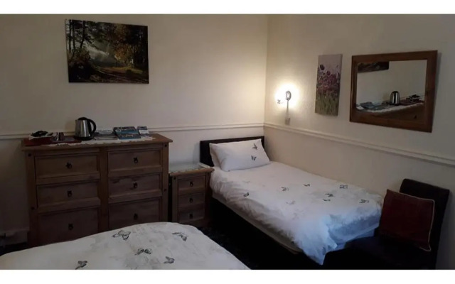 OYO Cedar Villa Guest House