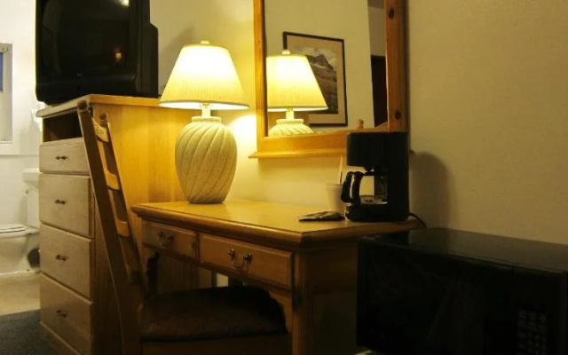 Mac's Motel
