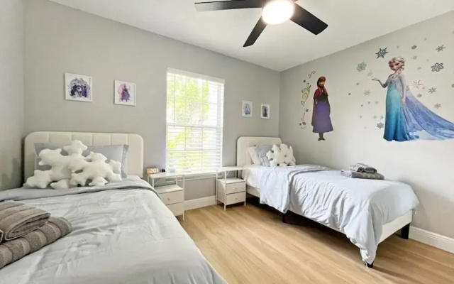 Stardust Villa 4 Bedroom Home by RedAwning