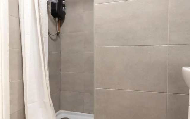 Newly Renovated 2 Bed Ground Floor Flat