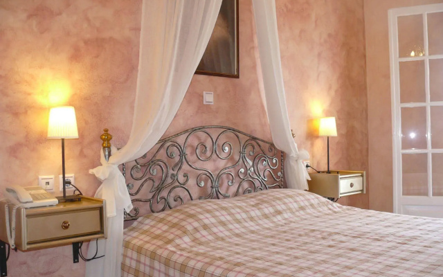 Nefeli Hotel
